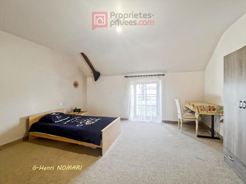 Maison - 228 m² - 9 pièces