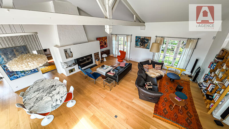 Maison - 337 m² - 8 pièces