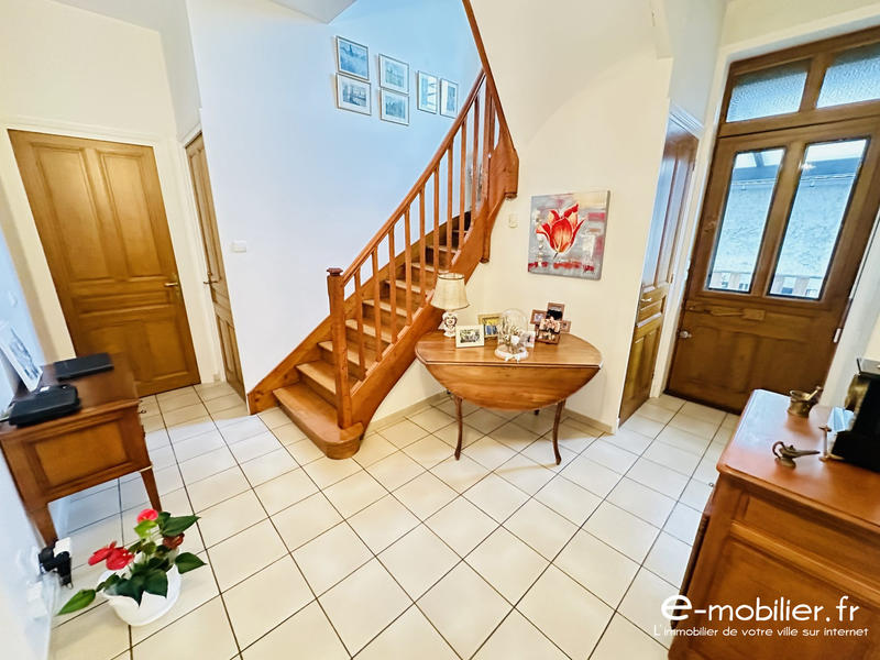 Maison - 215 m² - 8 pièces