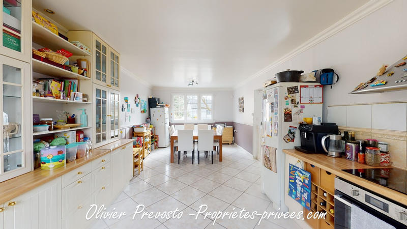 Maison - 240 m² - 10 pièces