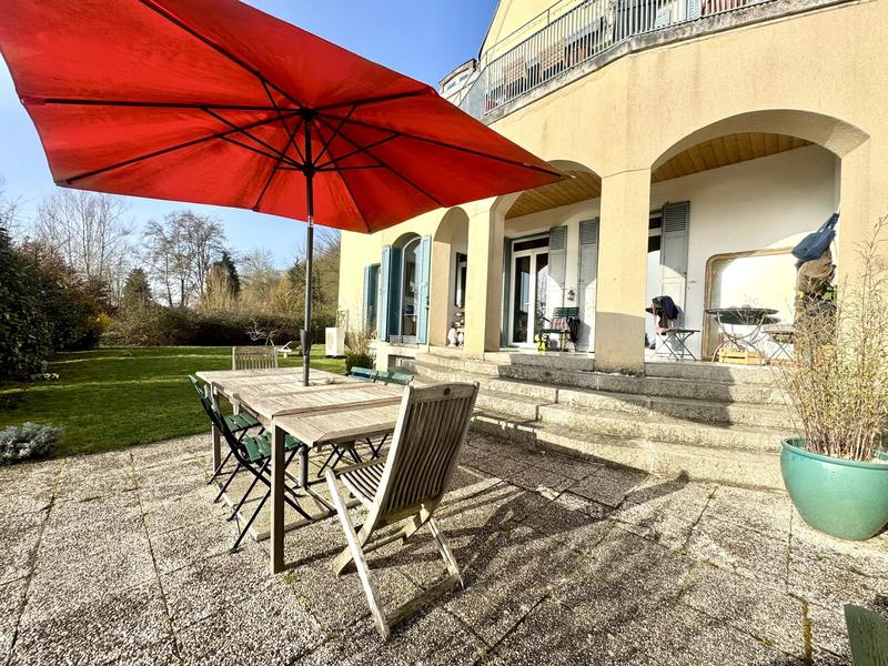 Appartement - 206 m² - 6 pièces