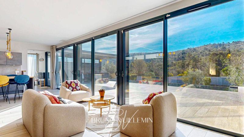 Villa - 219 m² - 7 pièces