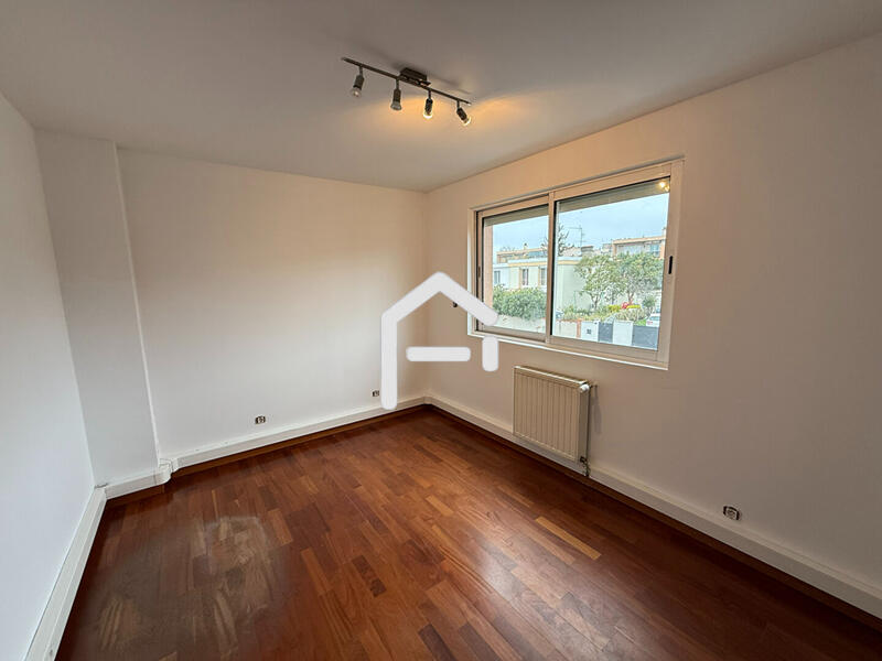 Local d'activités - 110 m² - 11 pièces