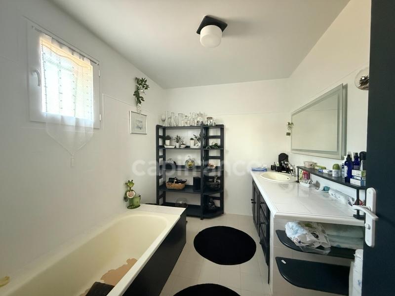 Maison - 180 m² - 5 pièces