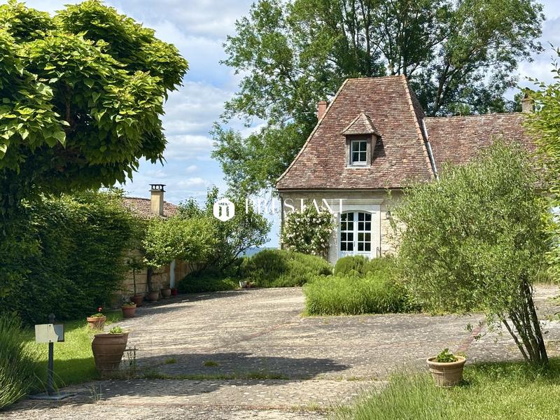 Maison - 520 m² - 11 pièces