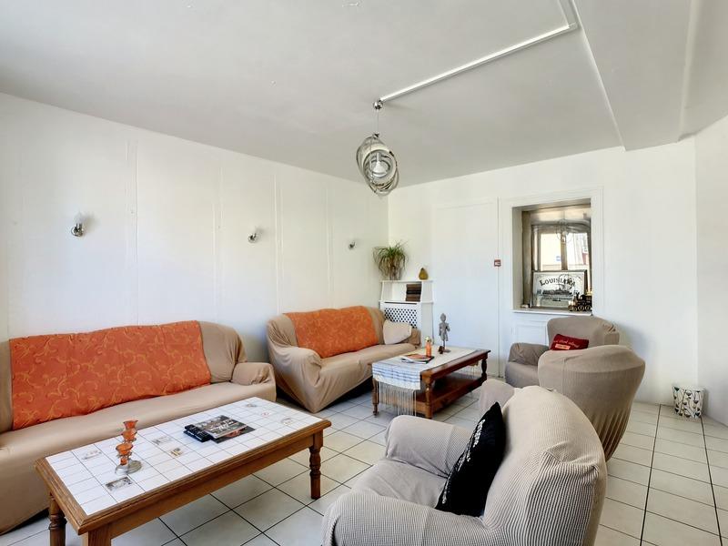 Maison - 216 m² - 9 pièces