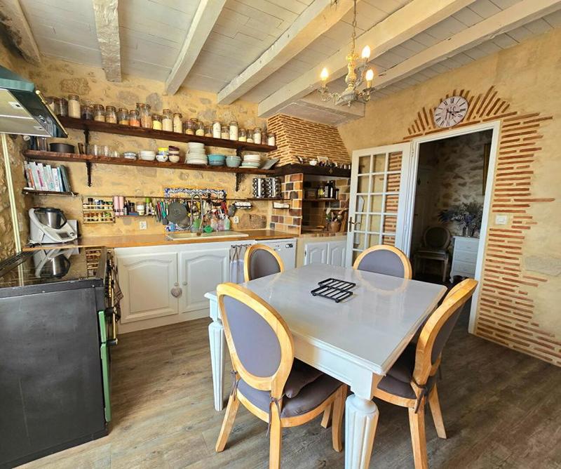 Maison - 312 m² - 7 pièces