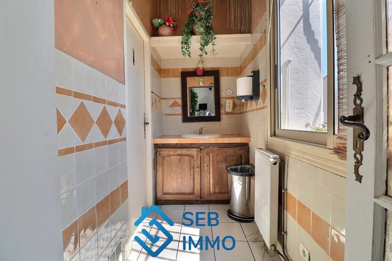 Local commercial - 202 m² - 7 pièces