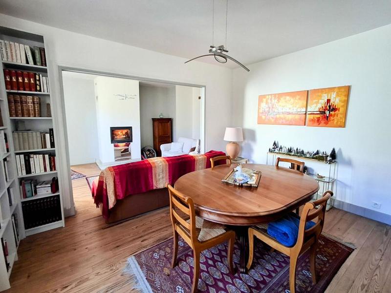 Maison - 225 m² - 7 pièces