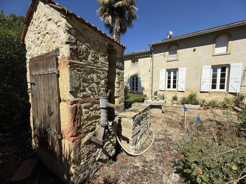 Maison - 295 m² - 9 pièces