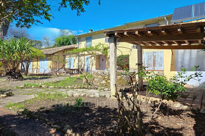 Mas - 900 m² - 10 pièces