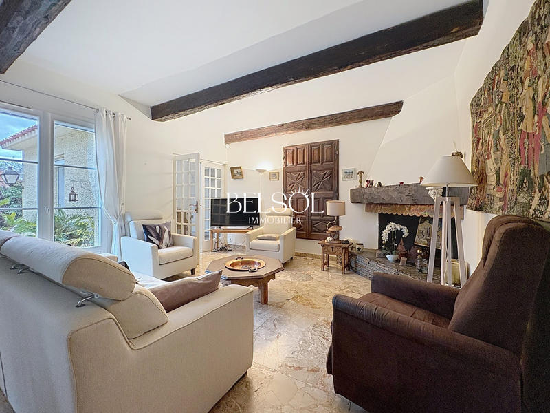 Maison - 205 m² - 6 pièces