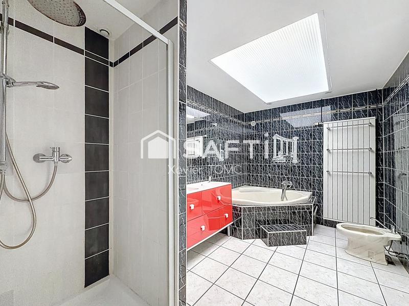 Maison - 217 m² - 8 pièces