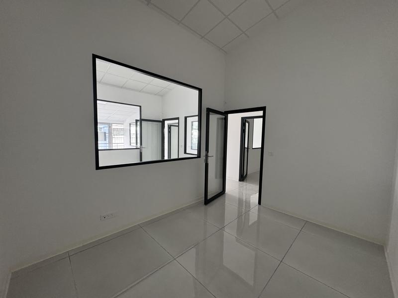 Bureau - 100 m² - 1 pièce