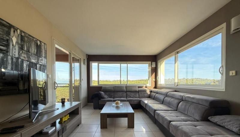 Maison - 225 m² - 9 pièces