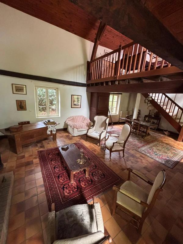 Maison - 280 m² - 11 pièces