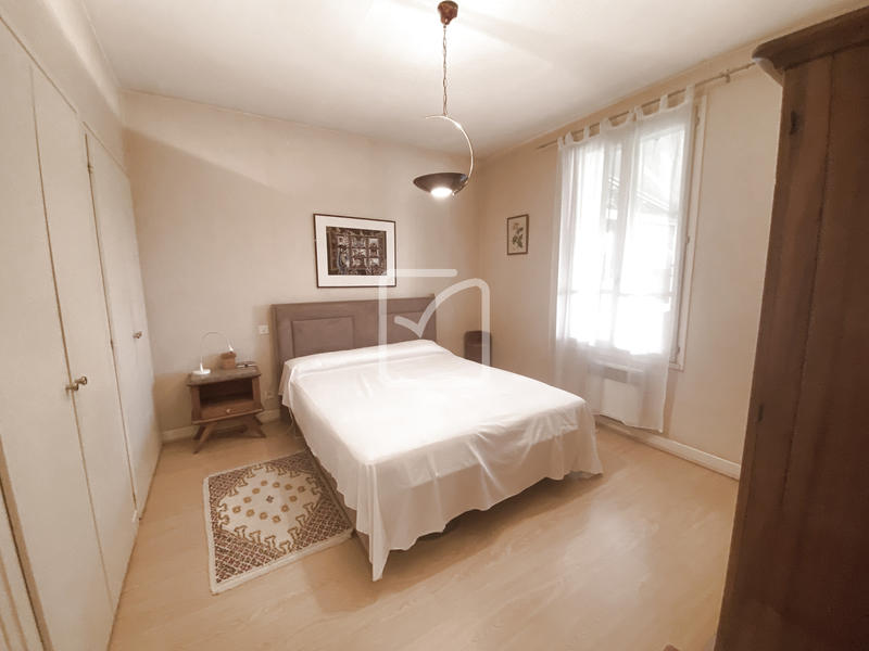 Maison - 168 m² - 9 pièces