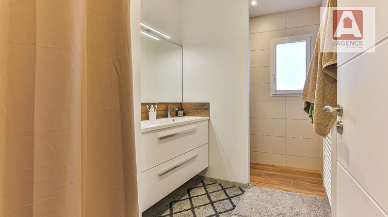 Maison - 99 m² - 4 pièces