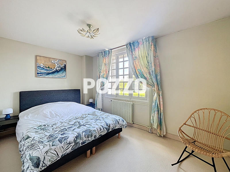 Maison - 218 m² - 8 pièces