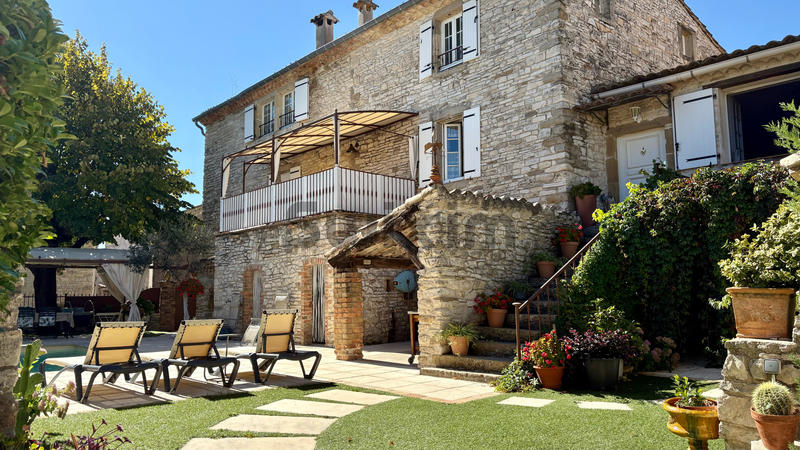 Mas - 220 m² - 8 pièces