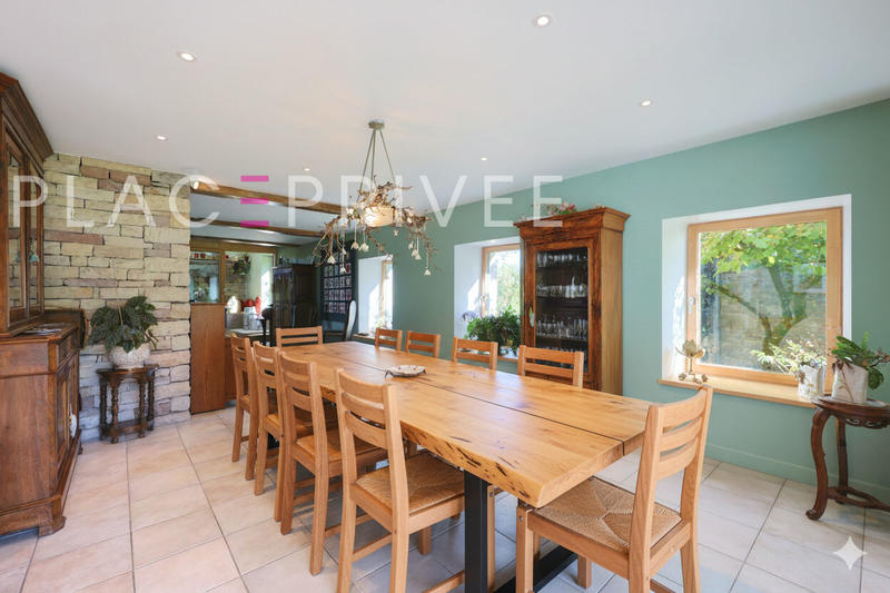 Maison - 300 m² - 12 pièces