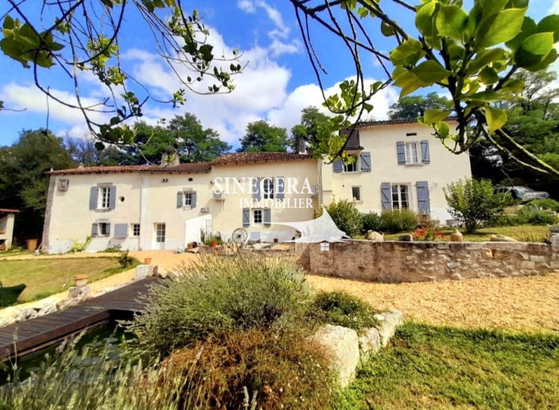 Maison ancienne - 240 m² - 8 pièces