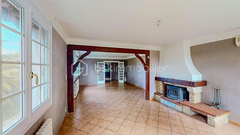 Maison - 240 m² - 10 pièces