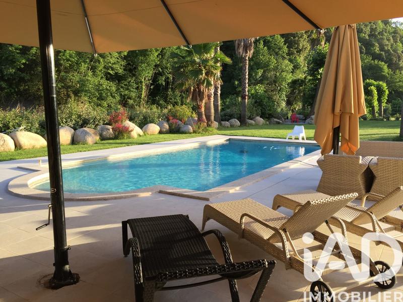 Maison - 167 m² - 8 pièces