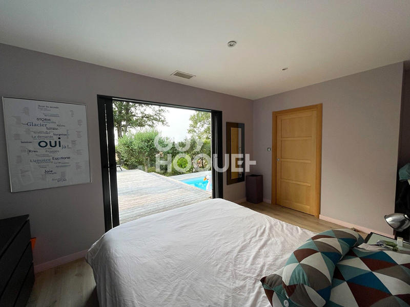 Maison - 251 m² - 8 pièces