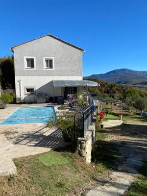 Maison - 224 m² - 9 pièces