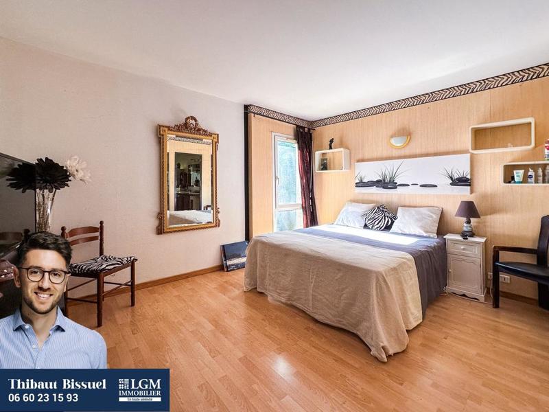 Maison - 250 m² - 8 pièces