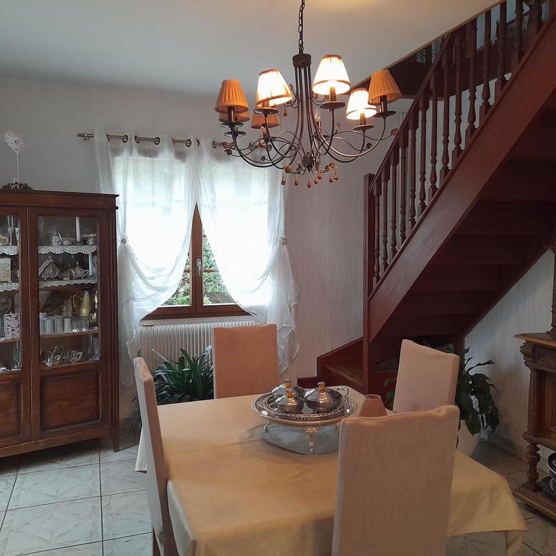 Maison - 220 m² - 12 pièces