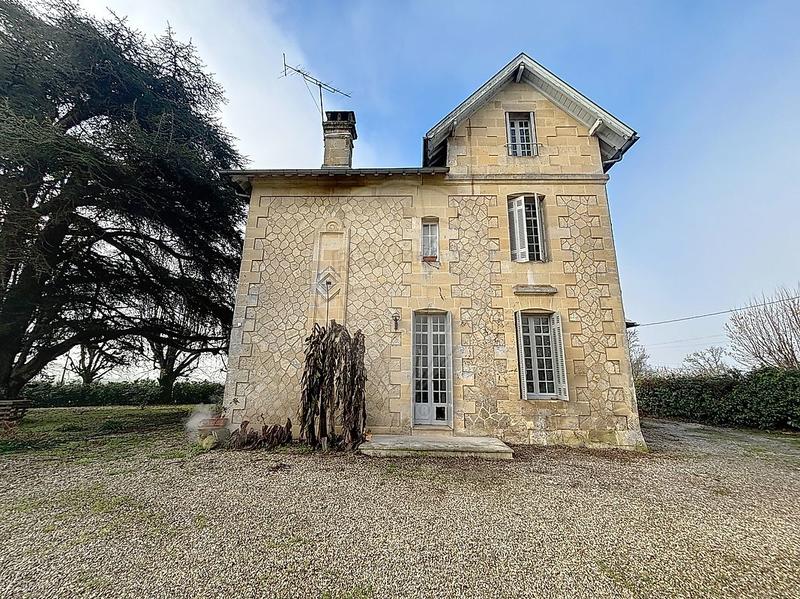 Maison - 219 m² - 8 pièces