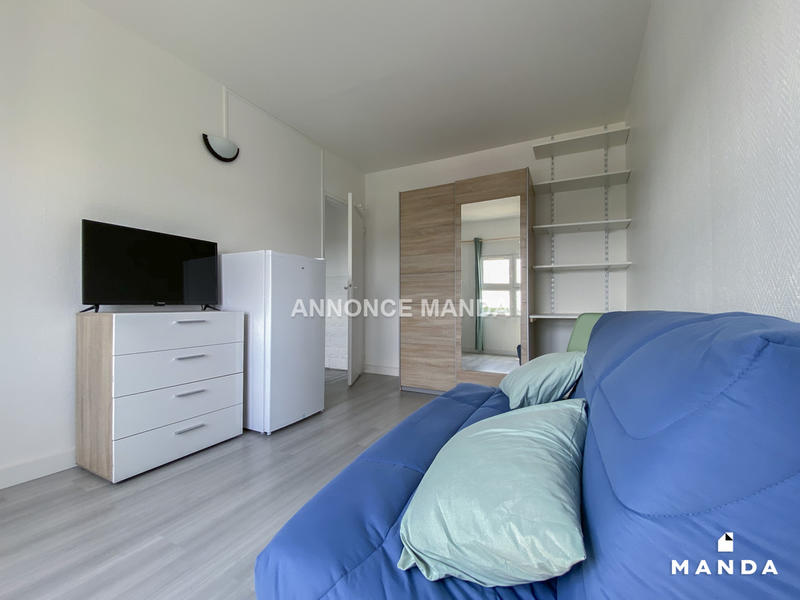 Chambre - 10 m² - 7 pièces