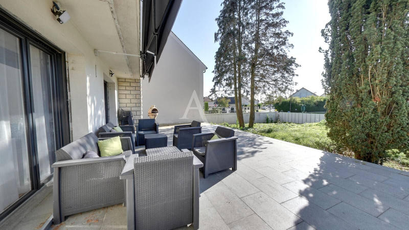 Maison - 255 m² - 7 pièces