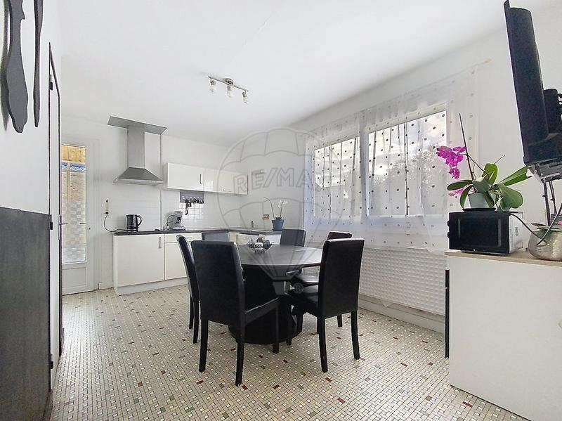 Maison - 90 m² - 4 pièces