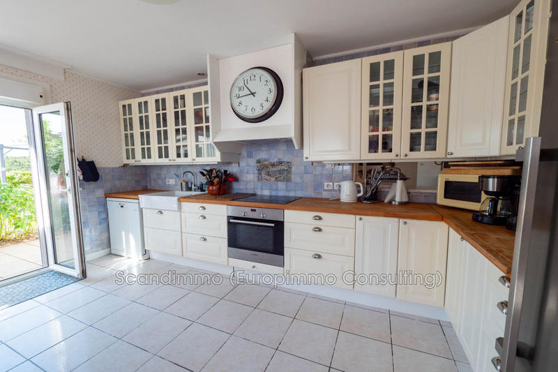 Maison - 234 m² - 9 pièces