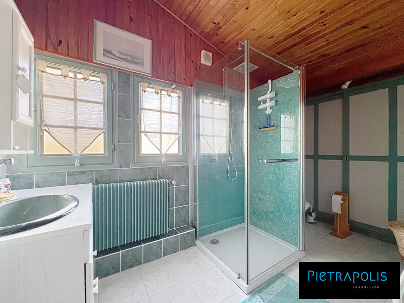 Maison traditionnelle - 165 m² - 8 pièces