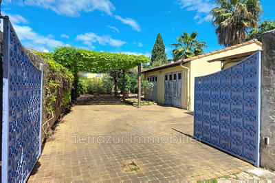 Mas - 900 m² - 10 pièces