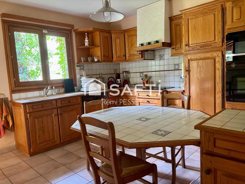 Maison - 180 m² - 6 pièces