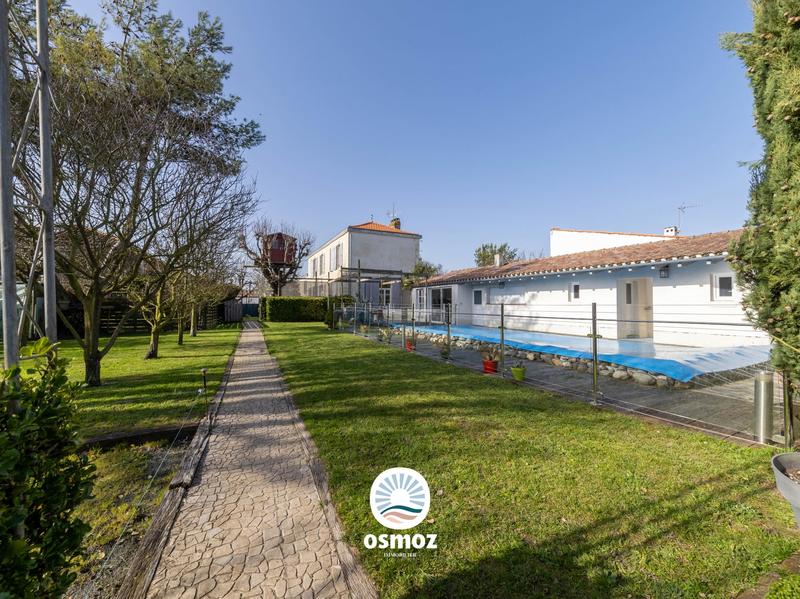 Maison - 450 m² - 14 pièces