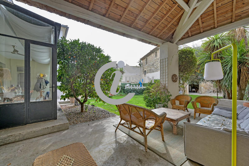 Maison - 303 m² - 6 pièces