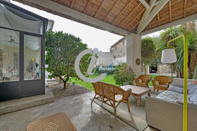 Maison - 303 m² - 6 pièces