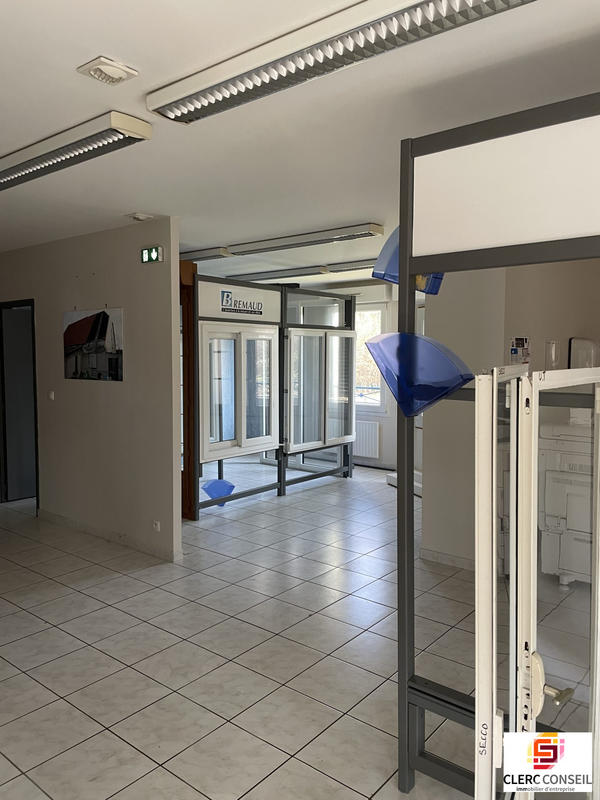 Local d'activités - 380 m²