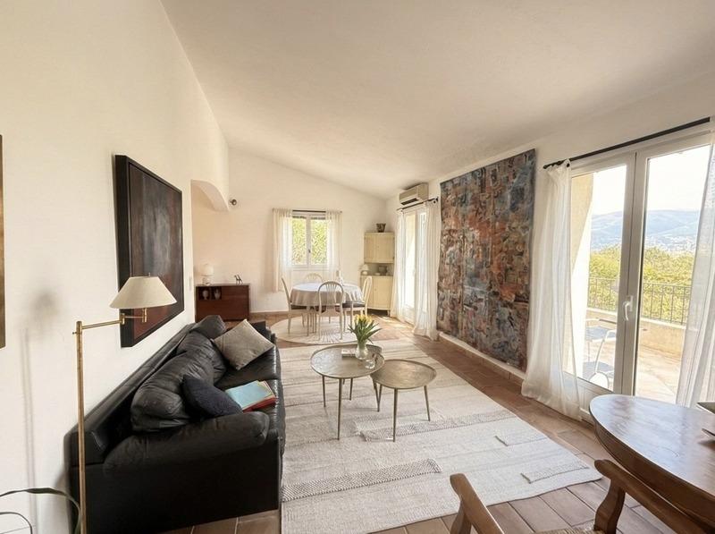 Villa - 218 m² - 8 pièces