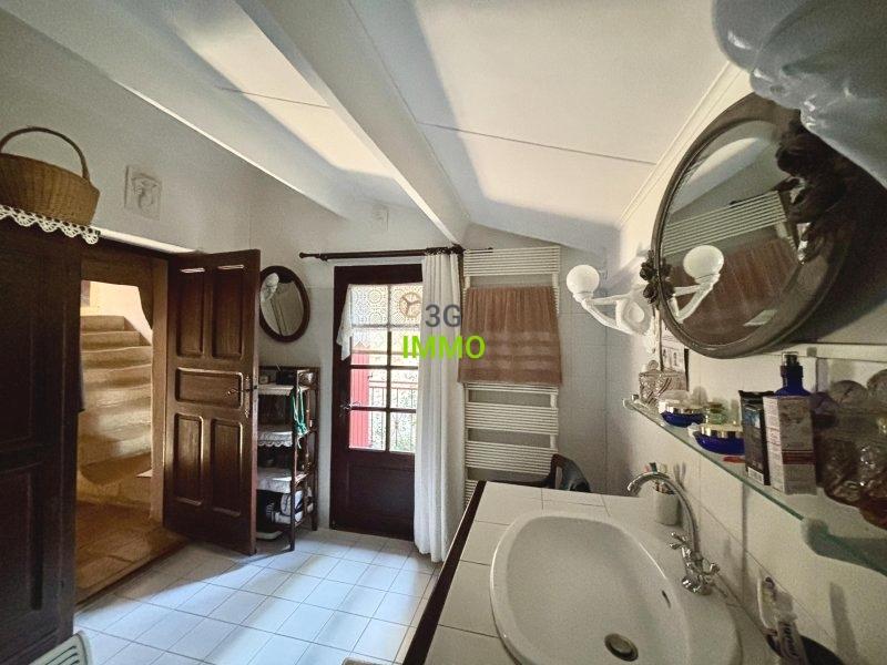 Propriété - 215 m² - 7 pièces