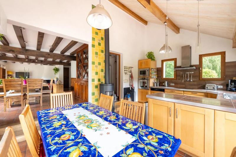 Propriété - 210 m² - 7 pièces