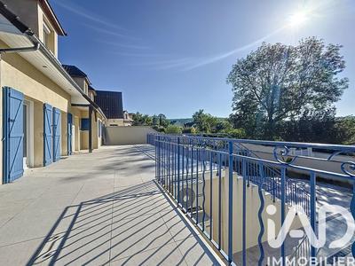 Maison - 185 m² - 9 pièces