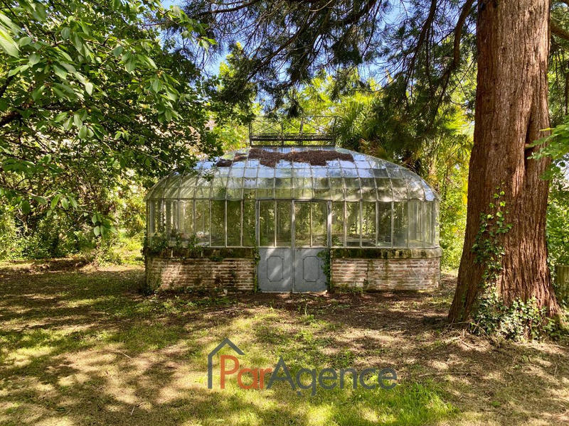 Propriété - 654 m² - 14 pièces