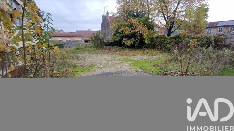 Maison - 1 100 m² - 10 pièces